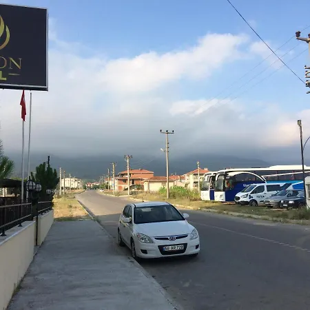 Yilton Yenice מלון